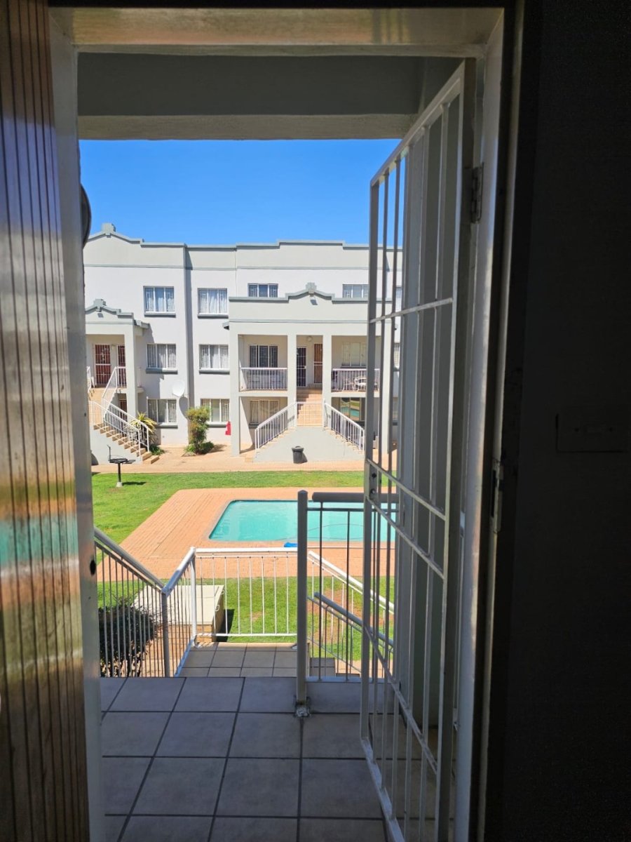 To Let 3 Bedroom Property for Rent in Kannoniers Park North West